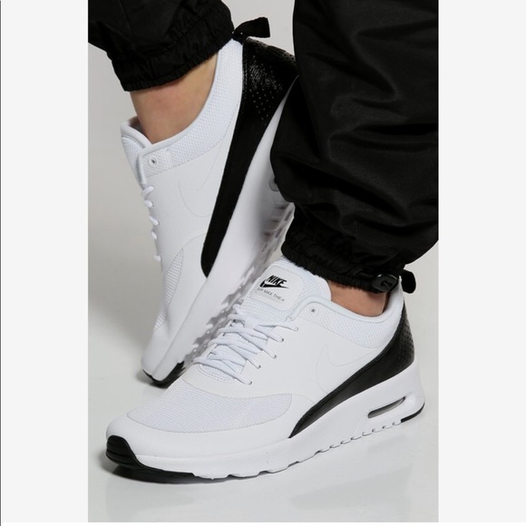 Nike Shoes - Nike air max thea sneakers